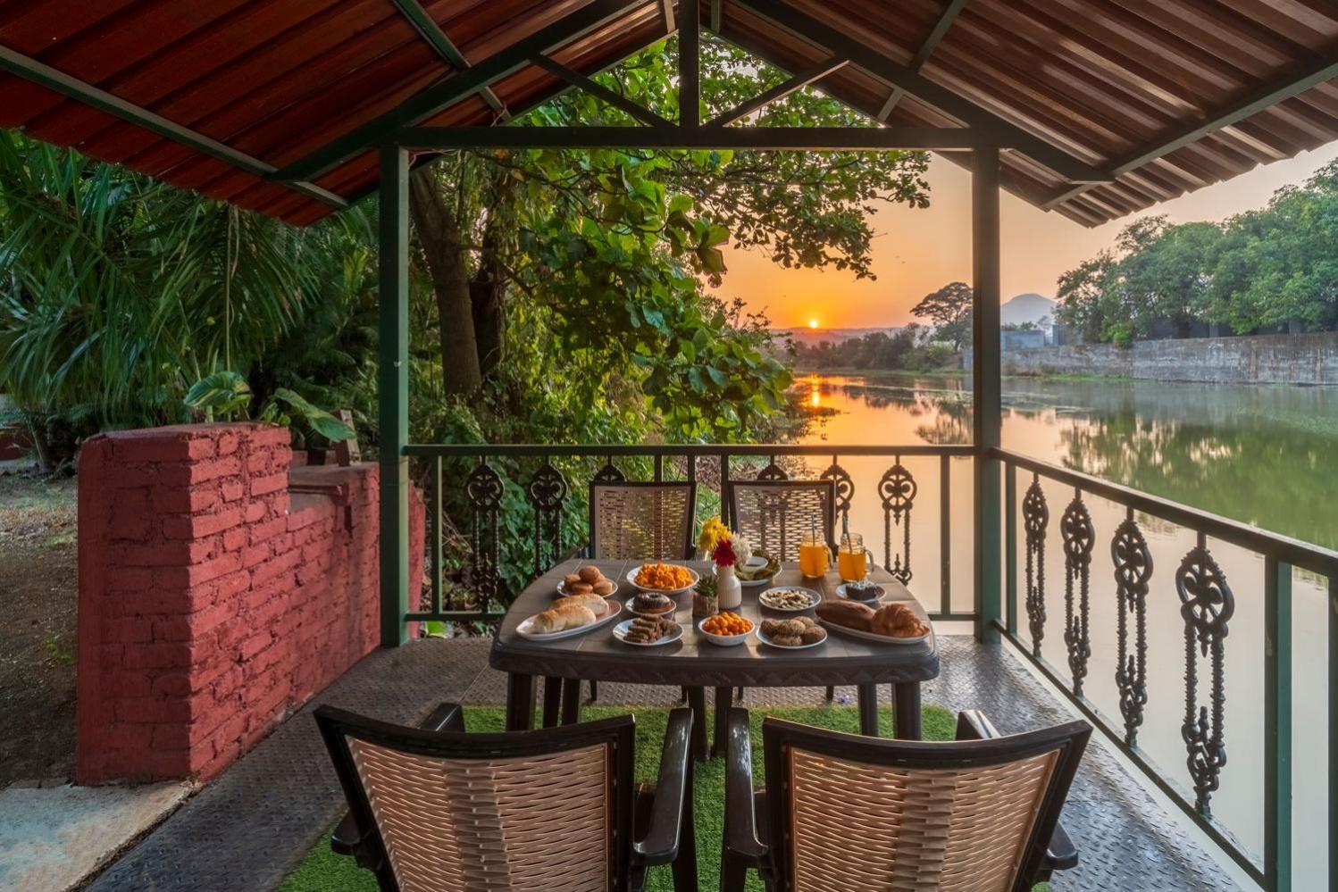 Vintage Estate: Lakeside Retreat with Plunge Pool and Gazebo Karjat Exterior photo