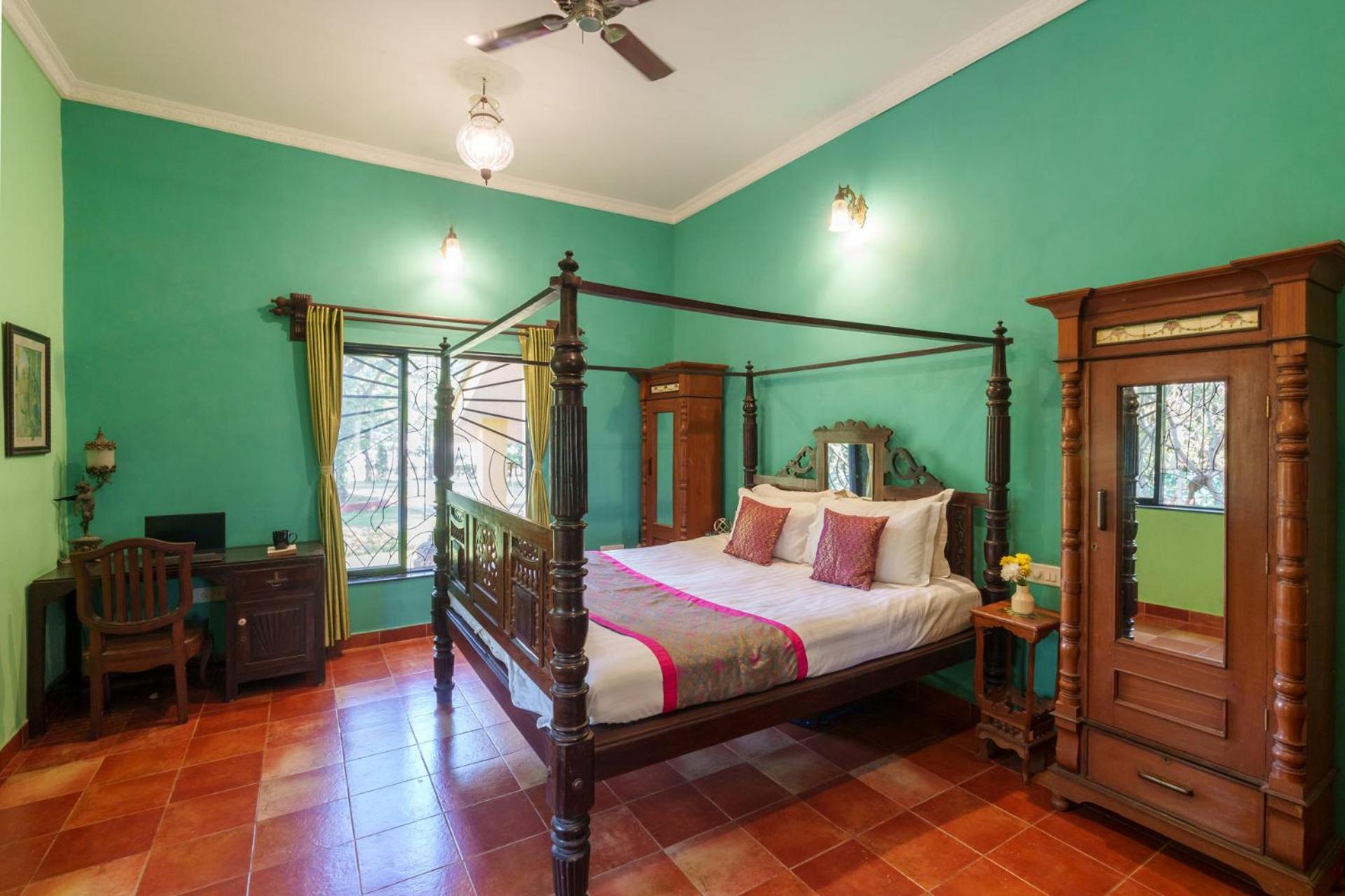 Vintage Estate: Lakeside Retreat with Plunge Pool and Gazebo Karjat Exterior photo