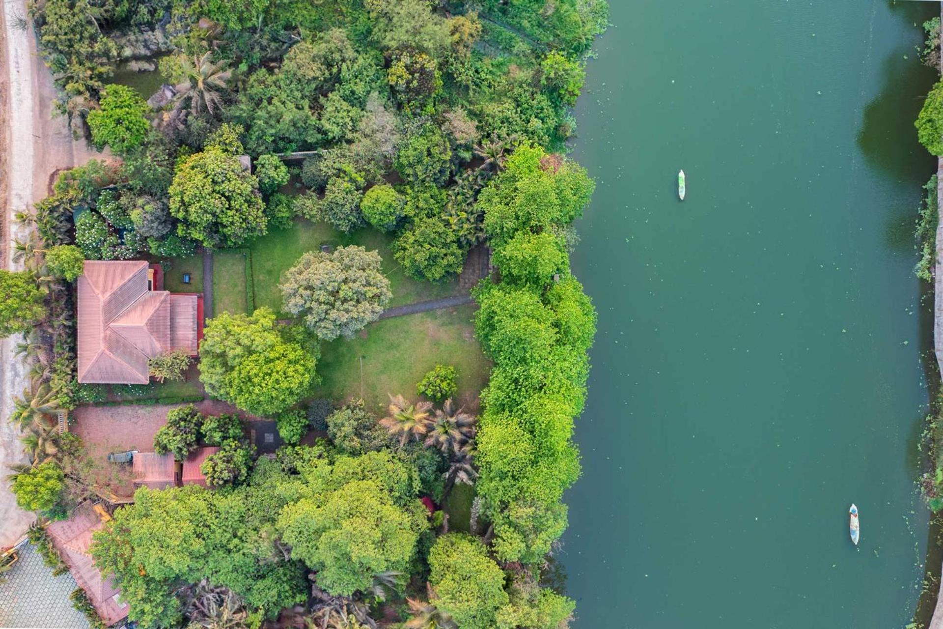 Vintage Estate: Lakeside Retreat with Plunge Pool and Gazebo Karjat Exterior photo