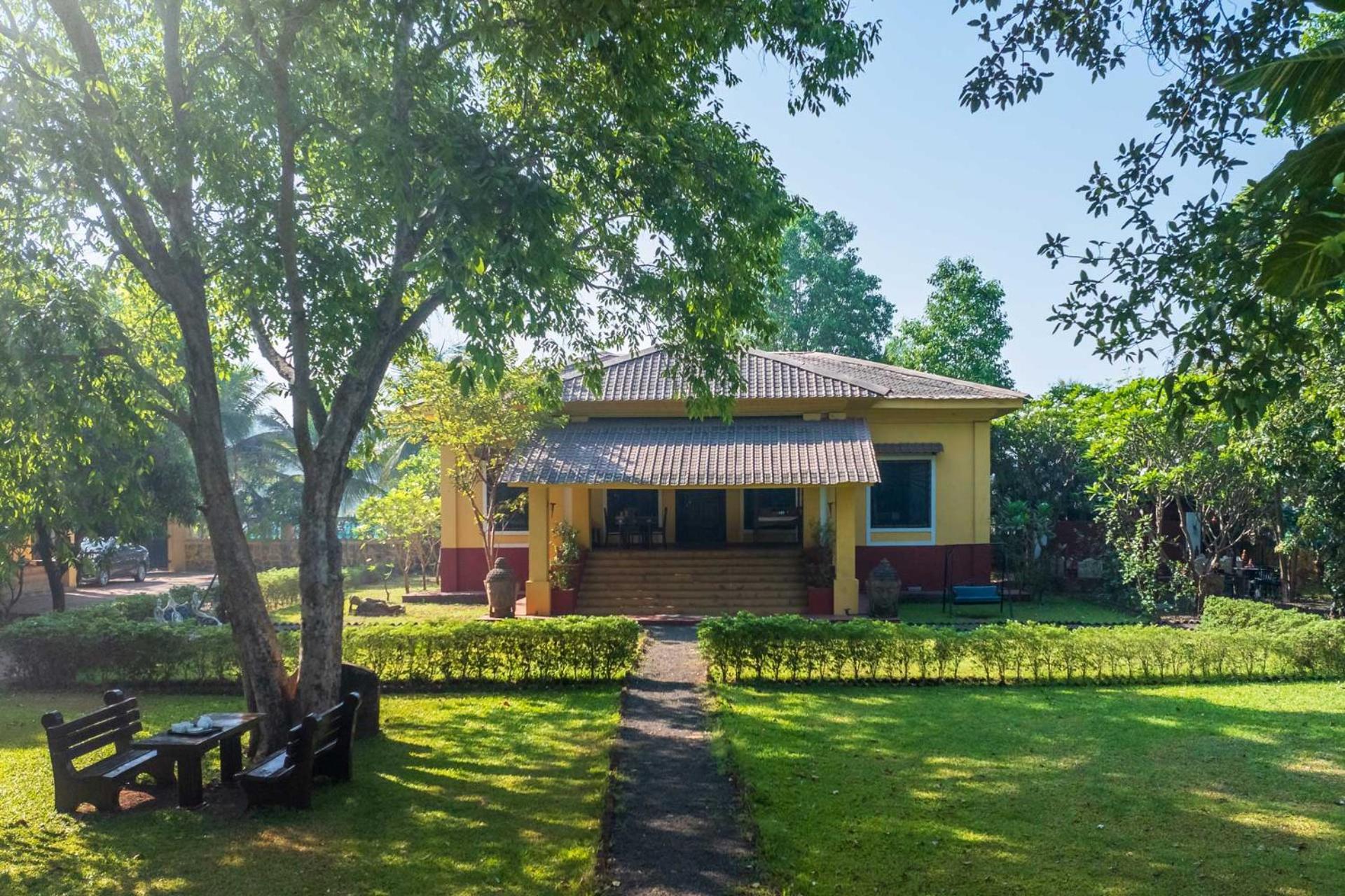Vintage Estate: Lakeside Retreat with Plunge Pool and Gazebo Karjat Exterior photo